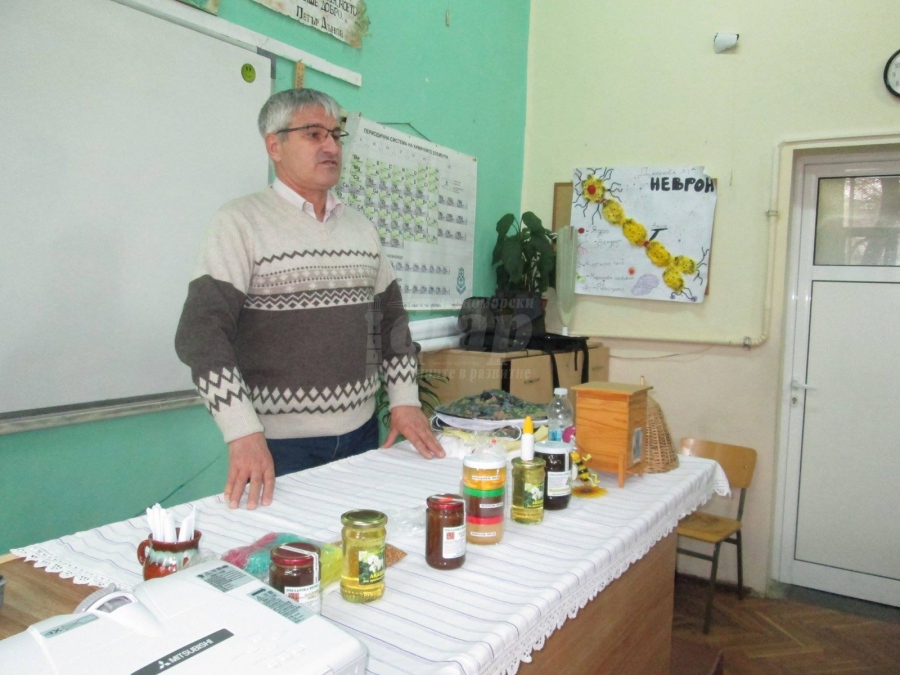 Манол Тодоров,  ферма „Мана“: Пчеларите у нас боледуват от COVID, но го карат леко